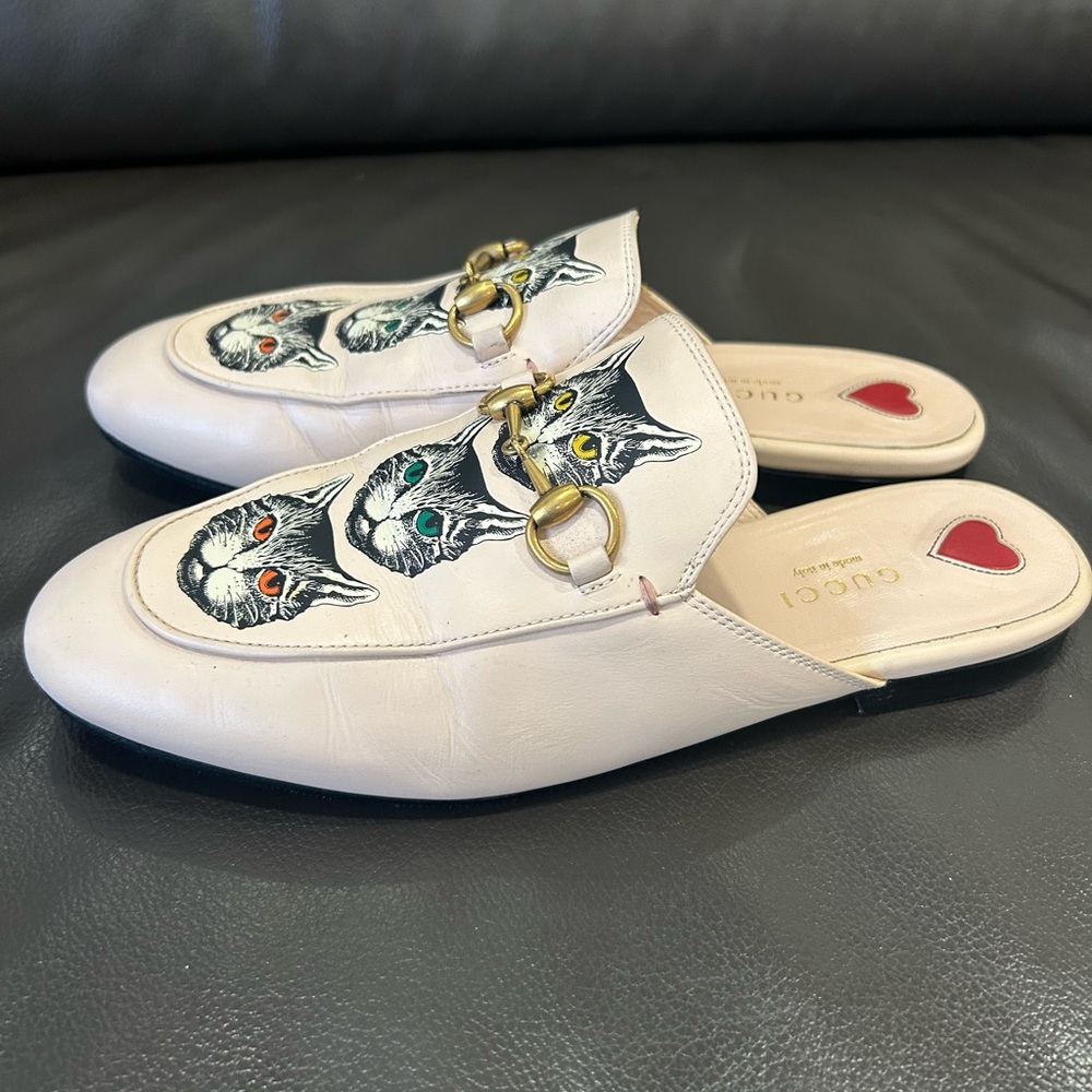 Gucci Cream Cat Print Loafers - Picture 7 of 11